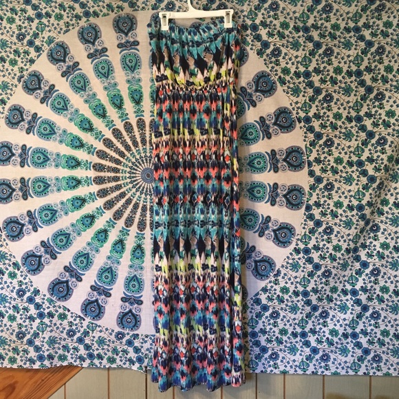 Strapless Maxi dress with pockets - Picture 2 of 4